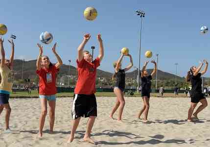 Essay on Volleyball in Hindi Language